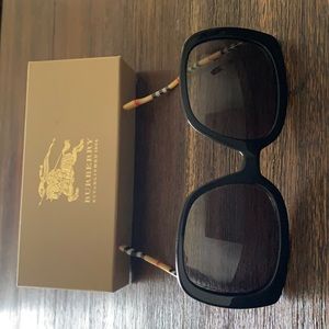 Burberry Carol black and gray sunglasses